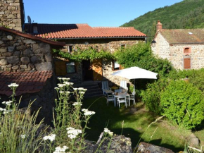 Quaint Holiday Home in Villeneuve d Allier with Terrace
